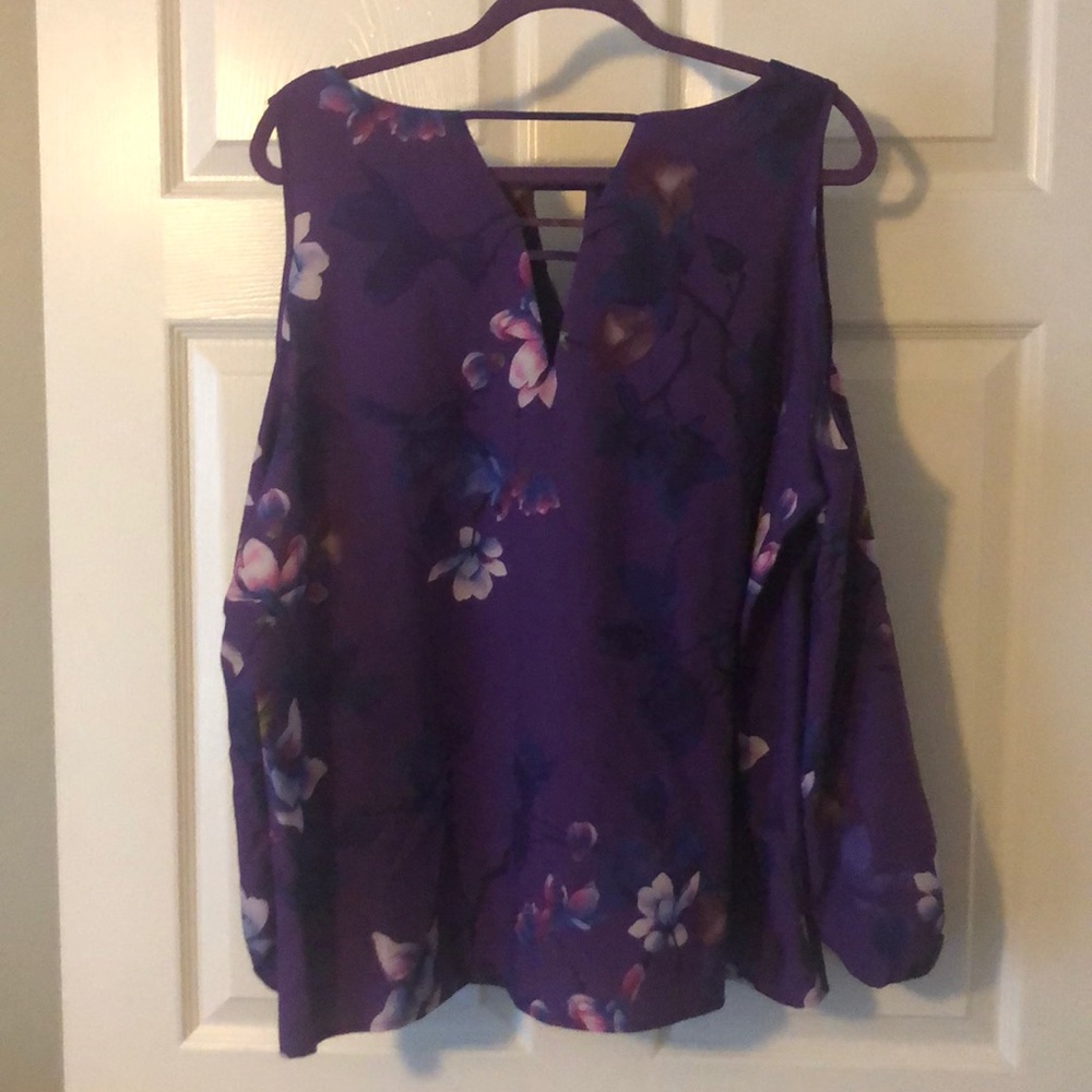 Peter Nygard old shoulder blouse - Picture 3 of 3